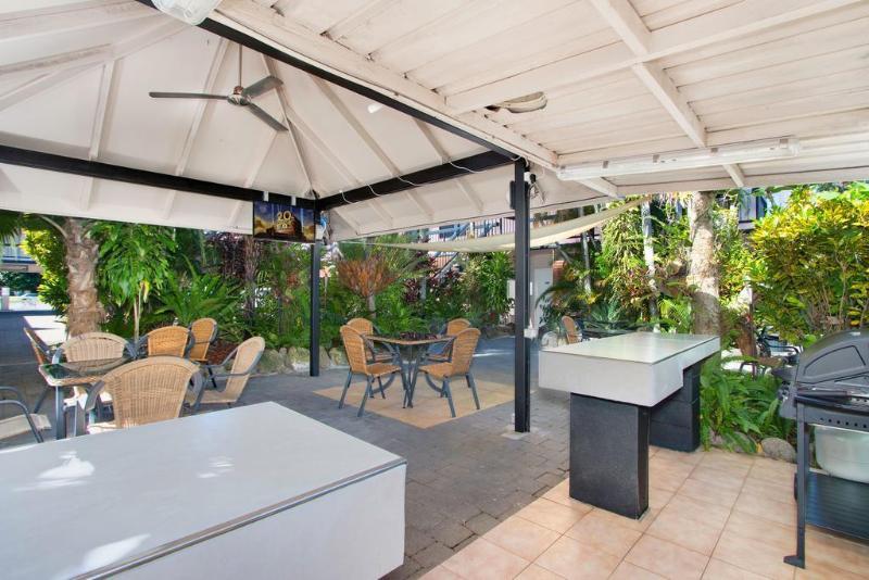 High Chaparral Hotell Cairns Exteriör bild